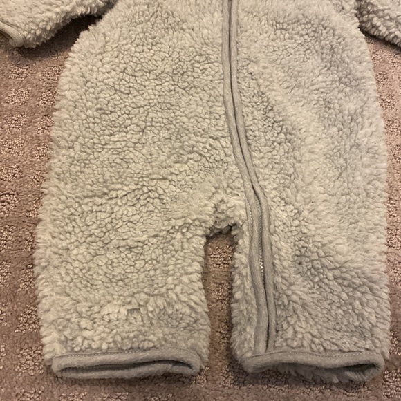 0-3 MOs Baby Gap footless fluffy warm onesie with ears - Picture 3 of 5
